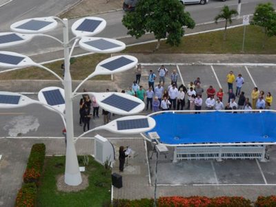 Árvore solar produz energia em campus de universidade cearense
