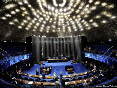 • POLÍTICA • SOCIEDADE  |  Tramitação de mais de 500 PECs está suspensa pelo Senado até o fim da intervenção no RJ.
