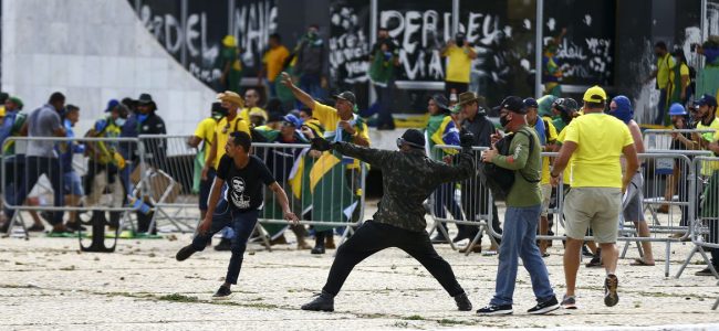 Nota de repúdio aos atos terroristas e golpistas contra a sede dos três poderes da República